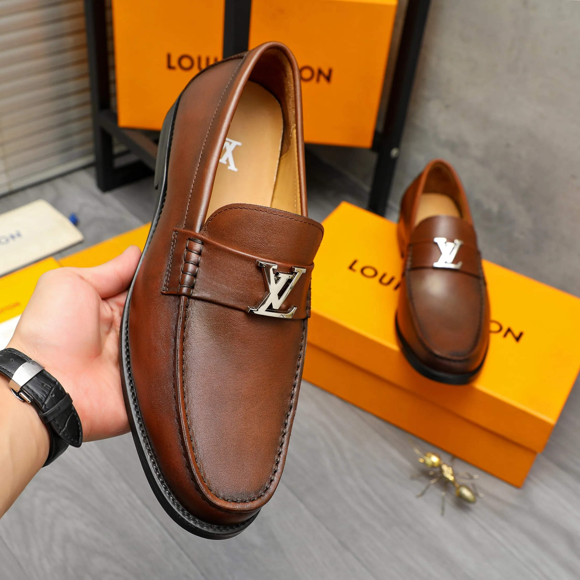 Men's shoes 💰442 Product trademark: LV "Louis Vuitton" business slip-on leather shoes Regular size: 38-46 (45.46 custom-made, non-returnable) Product materials: Selected color-brushed cowhide upper, cowhide lining, original rubber outsole